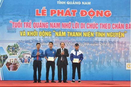 Quảng Nam: Trao tặng Huy hiệu Tuổi trẻ dũng cảm cho 4 thanh niên 