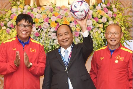Thủ tướng gọi điện, nhắn nhủ HLV Park trước trận tứ kết Asian Cup