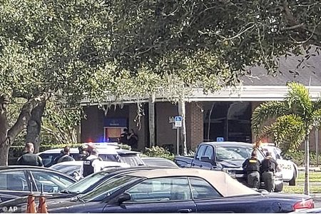 Xả súng kinh hoàng tại ngân hàng, 5 người tử nạn 