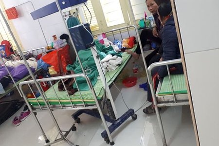 Pháo tự chế phát nổ khiến 5 người nhập viện