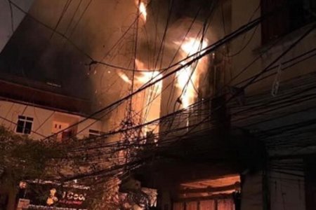 Hai người bị thương sau vụ cháy ở Hà Nội