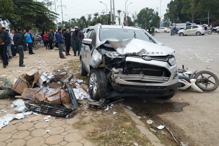 Xác định người điều khiển  ô tô  đâm liên hoàn rồi bỏ trốn ở Hà Nội