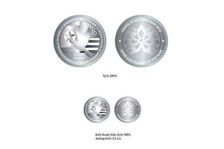 Hàng trăm người xếp hàng mua đồng xu biểu tượng thượng đỉnh Mỹ-Triều 