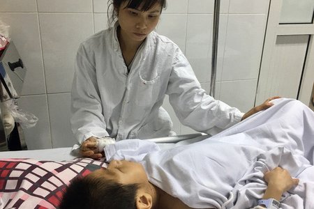 Bé bại não bị chó nhà cắn gần cụt 'của quý'