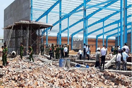 Vĩnh Long: 5 người tử vong do sập tường trong công trình đang xây dựng
