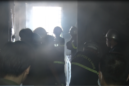 Đà Nẵng:Cháy tầng 5 tòa nhà chung cư, nhiều người hoảng loạn tháo chạy