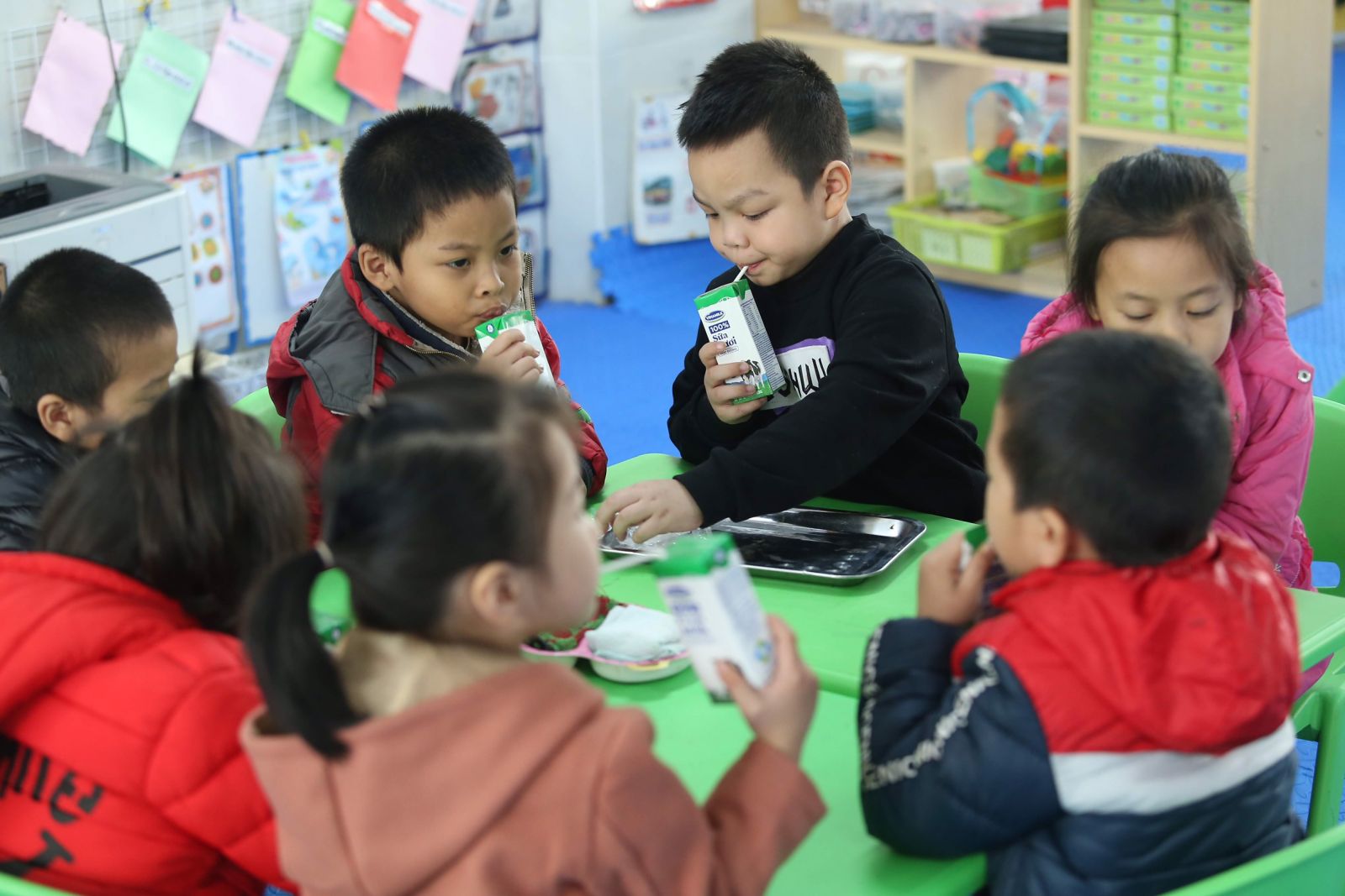 Biết bao sự chung tay để có ly sữa học đường an toàn, hiệu quả cho trẻ em