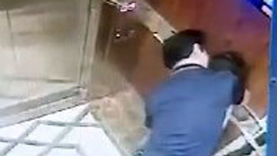 Đối tượng dâm ô bé gái trong thang máy đã bỏ về Đà Nẵng