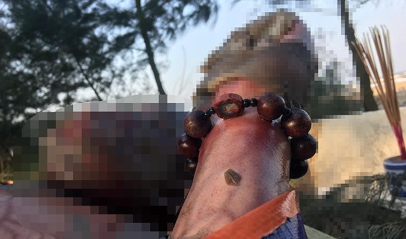Nghệ An: Phát hiện thi thể người đàn ông trương phình, dạt vào bờ biển