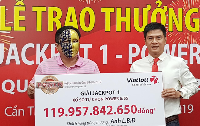 Chủ doanh nghiệp ở Cà Mau trúng jackpot Vietlott 120 tỷ đồng