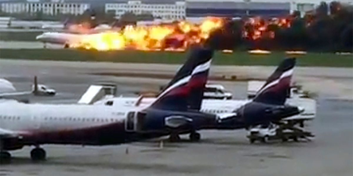 Nguyên nhân khiến máy bay Nga bốc cháy, hơn 40 người thiệt mạng