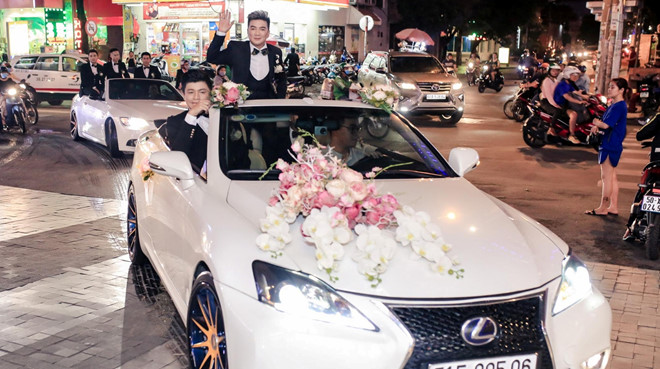 Đàm Vĩnh Hưng ngồi xe hoa tổ chức đám cưới ở khách sạn, Mỹ Tâm được chọn làm cô dâu?