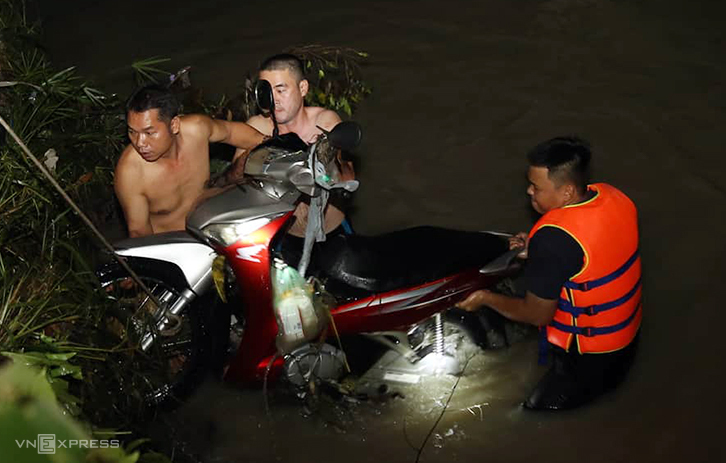 Đồng Nai: 3 thanh niên bị nước cuốn trôi xuống suối sau cơn mưa lớn