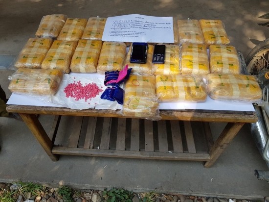 Bắt quả tang 2 đối tượng người Lào mua bán, vận chuyển 120.000 viên ma túy tổng hợp