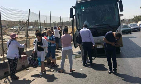 Ai Cập: Xe buýt chở du khách bị đánh bom, 17 người bị thương