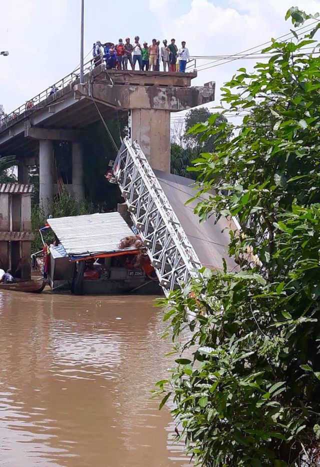 Tài xế làm sập cầu ở Đồng Tháp chưa ra trình diện