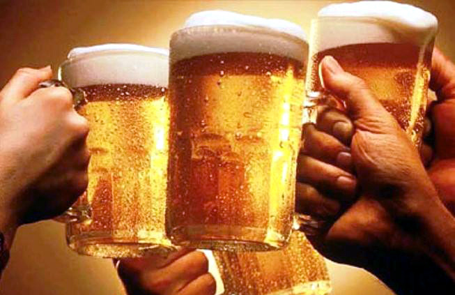 Quy định cấm bán rượu bia sau 10 giờ đêm liệu có khả thi?