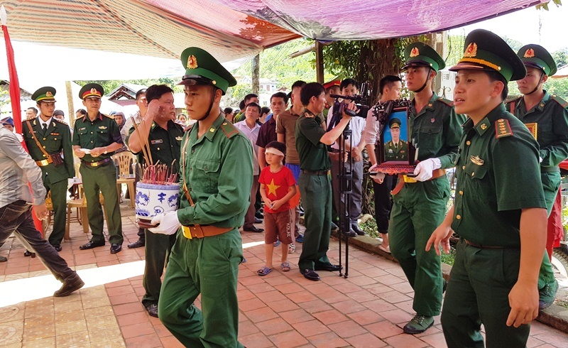 Nghẹn ngào tiễn đưa Thiếu tá biên phòng Thanh Hóa hi sinh khi bắt ma túy