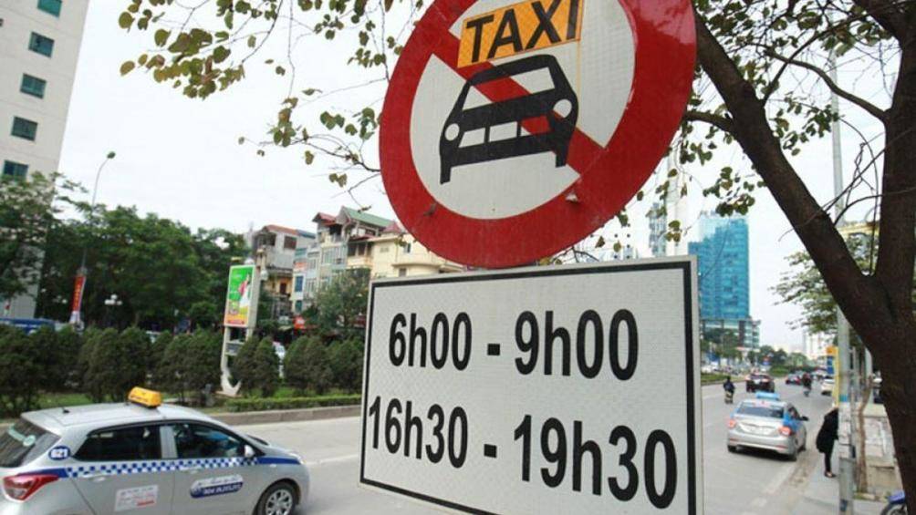 Hà Nội cấm taxi hoạt động giờ cao điểm tại 11 tuyến phố