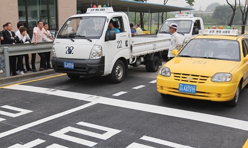 Hàn Quốc phá đường dây làm giả giấy phép lái xe của người Việt
