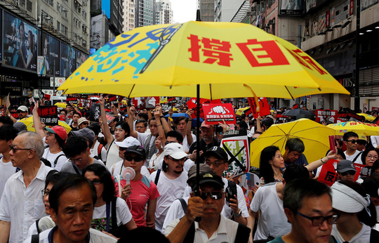 Biển người biểu tình ở Hồng Kông xuống đường phản đối dự luật dẫn độ
