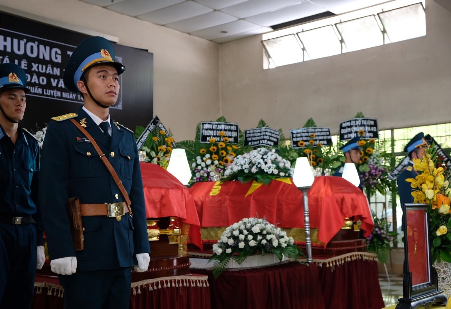 Nghẹn ngào tang lễ 2 phi công hy sinh trong vụ rơi máy bay ở Khánh Hòa