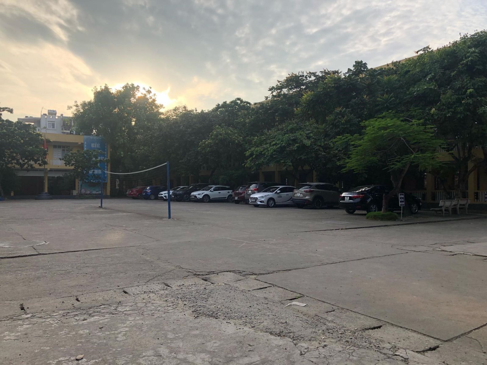 Hà Nội: Bãi xe trái phép trong Trường Đại học Thủ Đô