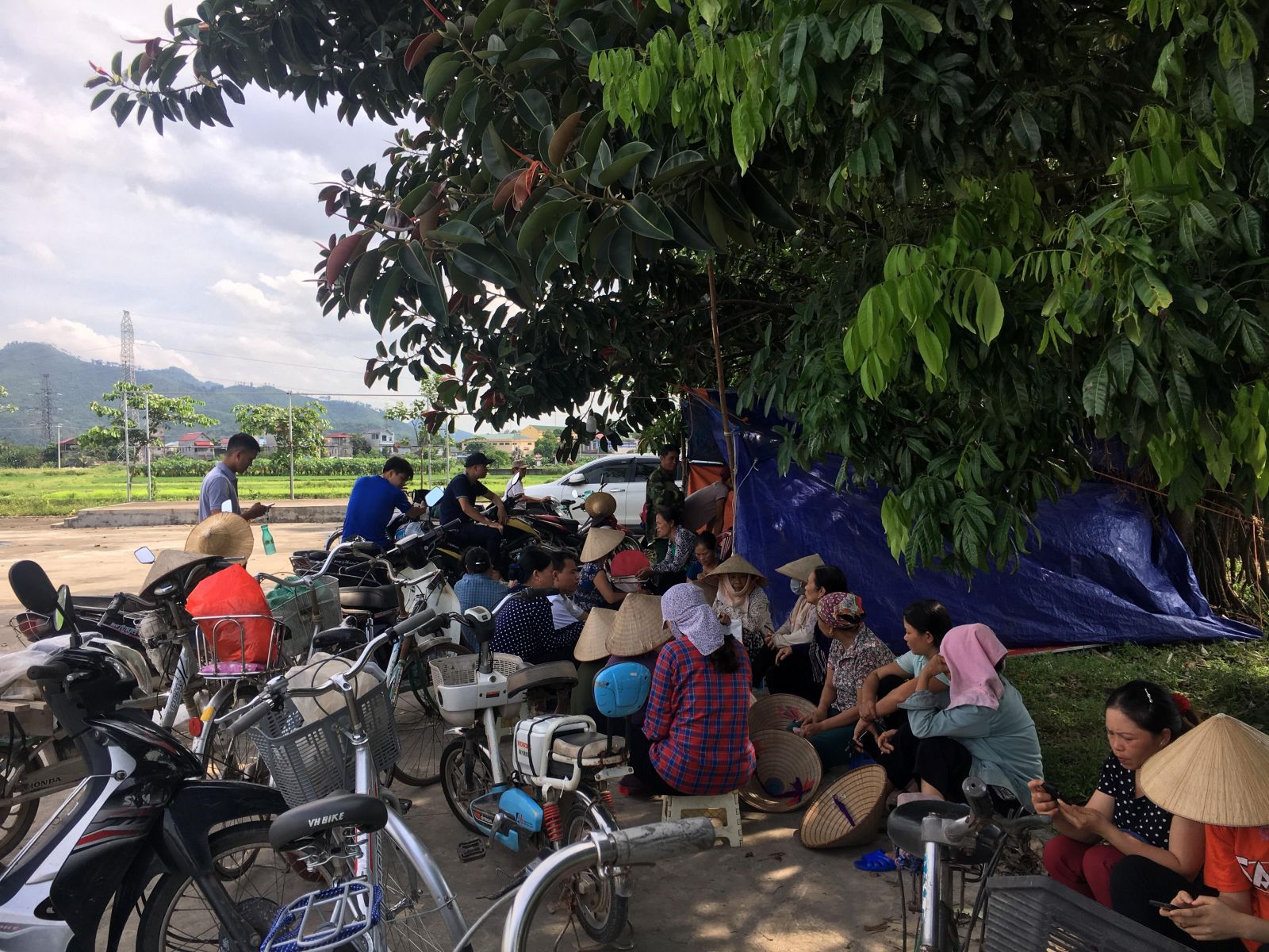 Vụ dân chặn xe rác vào bãi Nam Sơn: UBND thành phố có chỉ đạo 'khẩn' giải quyết vụ việc