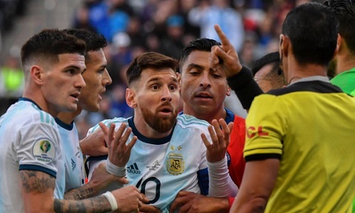 Chỉ trích CONMEBOL, Messi có thể bị cấm thi đấu hai năm cho Argentina