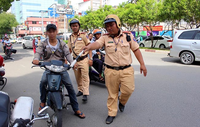 Từ ngày 15/7, CSGT ra quân tổng kiểm soát ôtô, xe máy