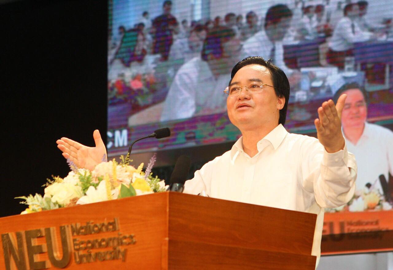 Bộ trưởng Phùng Xuân Nhạ băn khoăn khi nhiều trường chỉ chăm đầu vào bỏ ngỏ đầu ra