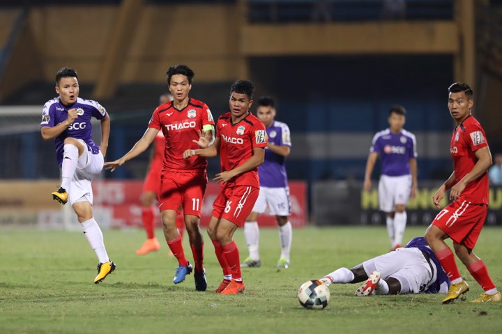 Văn Toàn tỏa sáng phút bù giờ, HAGL thoát thua trong gang tấc