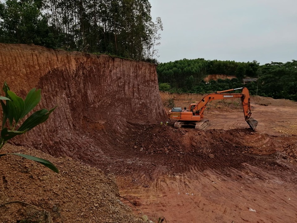 Huyện Tân Yên: Tận thu khoáng sản, phá nát đường dân sinh