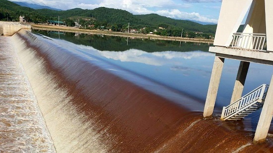 Nguyên nhân nước chuyển màu bất thường tại công trình thủy lợi ngàn tỉ ở Hà Tĩnh