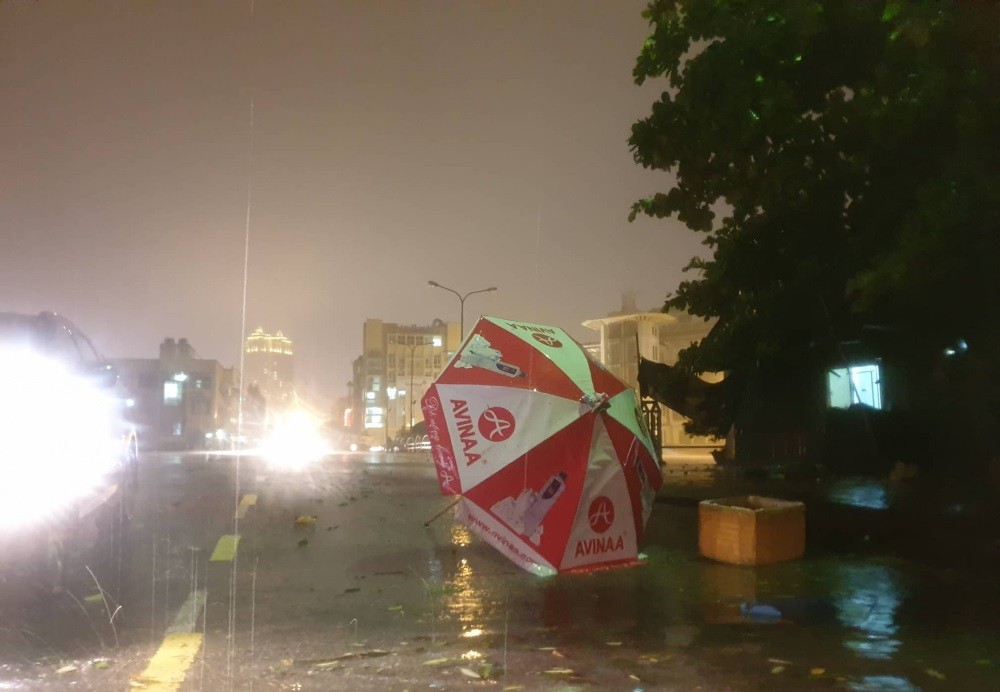 Bão số 3 đổ bộ: TP. Móng Cái, Quảng Ninh mưa lớn, gió giật mạnh cấp 7-8