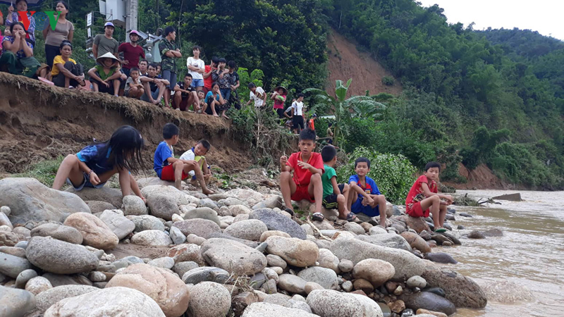 Thanh Hóa: Công tác tìm kiếm 12 người mất tích tại Sa Ná gặp khó khăn