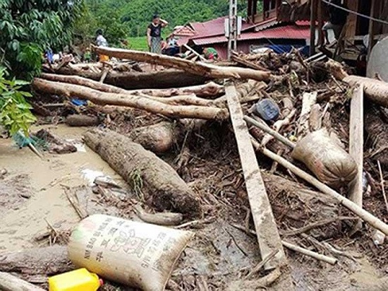 Thanh Hóa: Giao thông ách tắc, thiệt hại sau lũ hàng trăm tỷ đồng