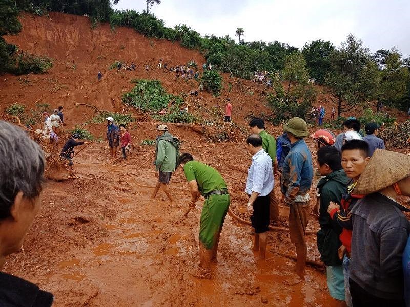 Đắk Nông: Sạt lở đất kinh hoàng, vùi lấp gia đình có 3 người