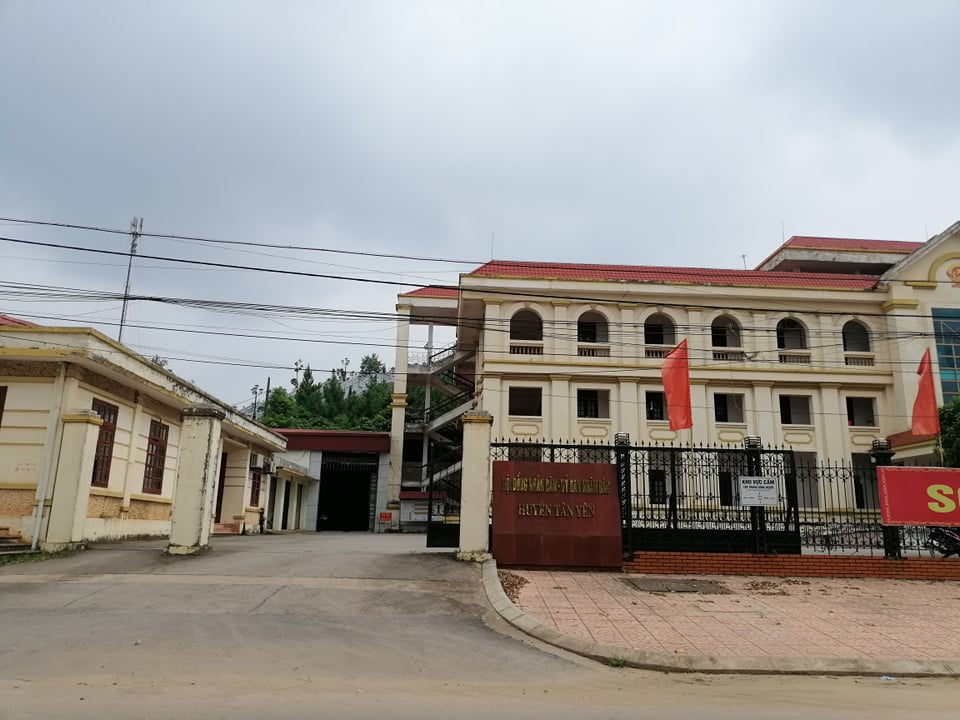 Huyện Tân Yên: Phê bình chủ tịch xã trong việc quản lý vận chuyển đất