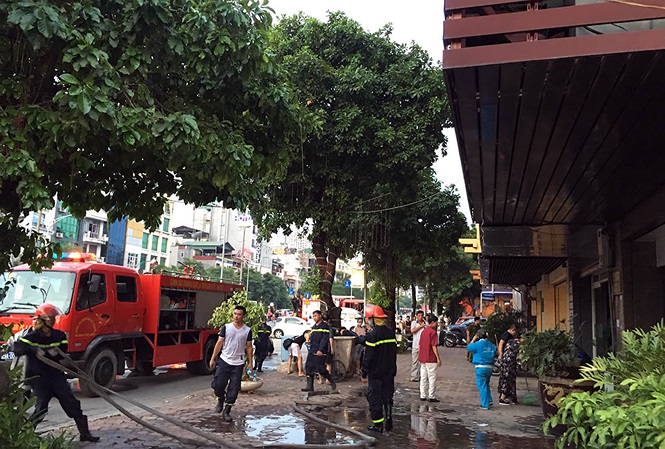 Cháy quán massage trên đường Trần Khát Chân nhiều người tháo chạy
