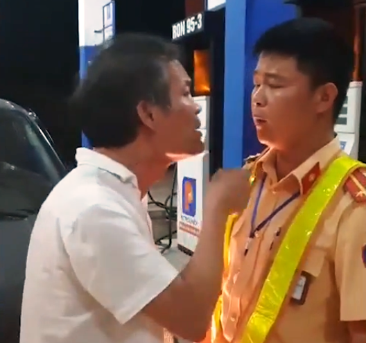 Danh tính tài xế lái xe biển xanh say rượu, tát vào mặt CSGT ở Thanh Hóa