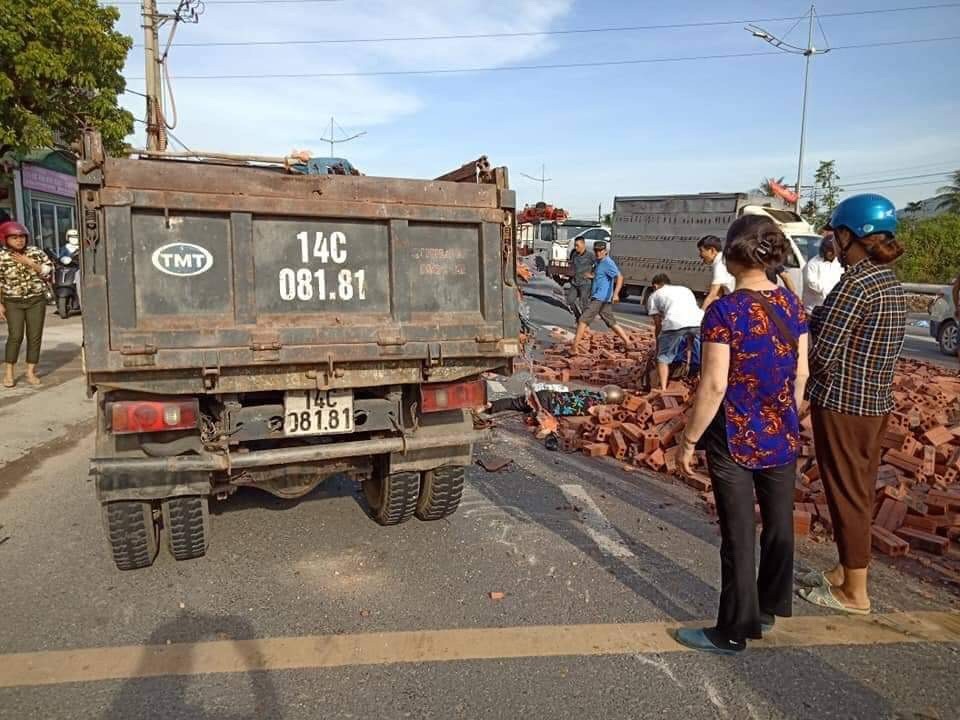Quảng Ninh: Vợ tử vong, chồng bị thương khi bị xe ô tô chở gạch đè trúng