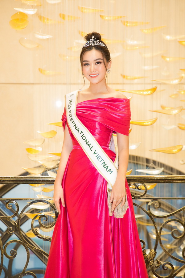 Á hậu Tường San chính thức đại diện Việt Nam dự thi Miss International 2019