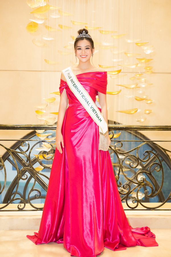 Á hậu Tường San chính thức đại diện Việt Nam dự thi Miss International 2019