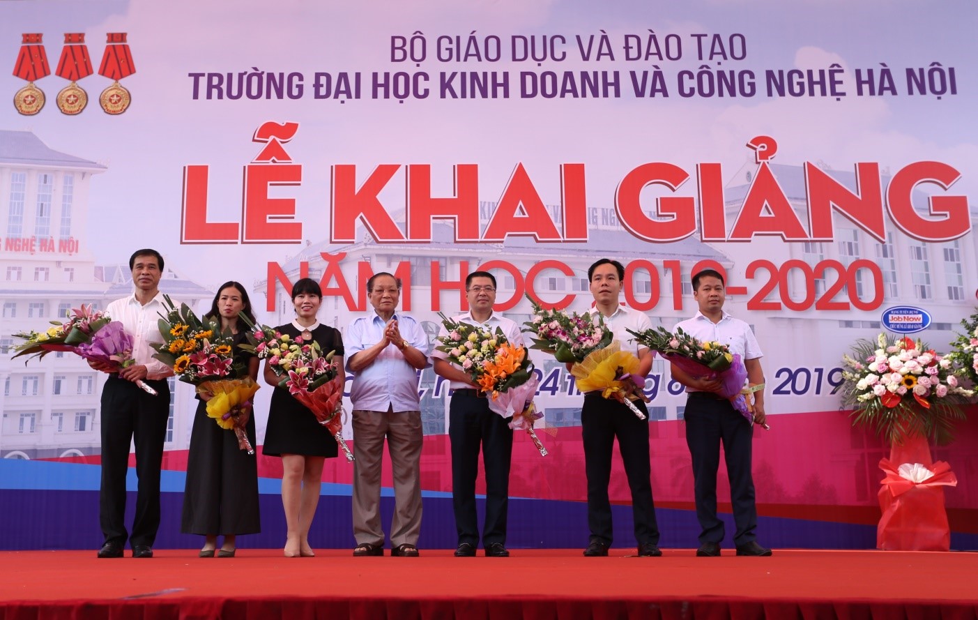 Trường ĐH Kinh doanh và Công nghệ Hà Nội tưng bừng tổ chức Lễ khai giảng chào đón Tân sinh viên khóa 24 (Năm học 2019 - 2020)