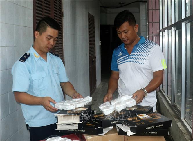 Bắt giữ hàng loạt lô hàng bánh trung thu nhập lậu xuất xứ từ Trung Quốc