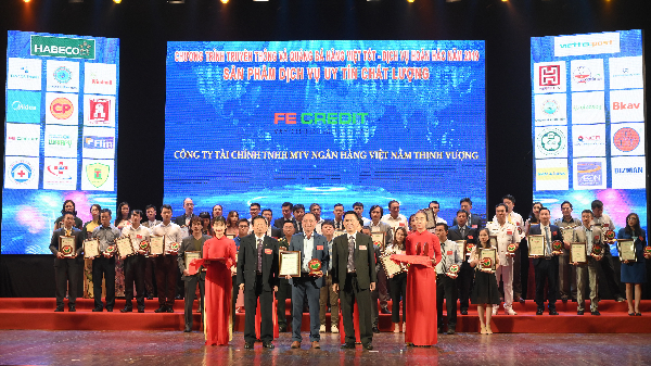 FE CREDIT lọt top 10 hàng Việt tốt vì quyền lợi người tiêu dùng 2019