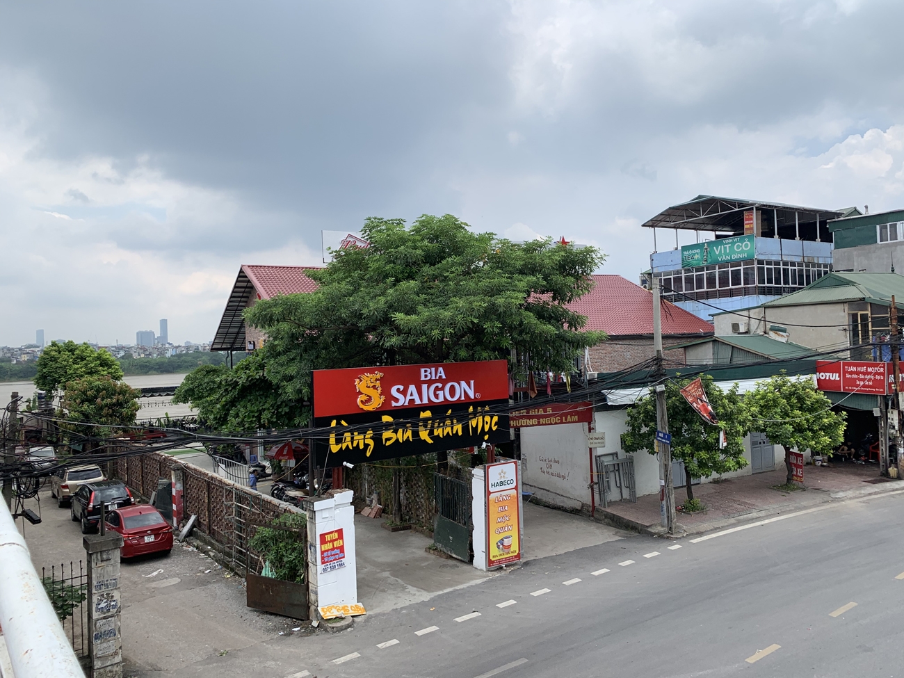 Long Biên:Nhà hàng xây dựng trái phép, vi phạm hành lang thoát lũ sông Hồng