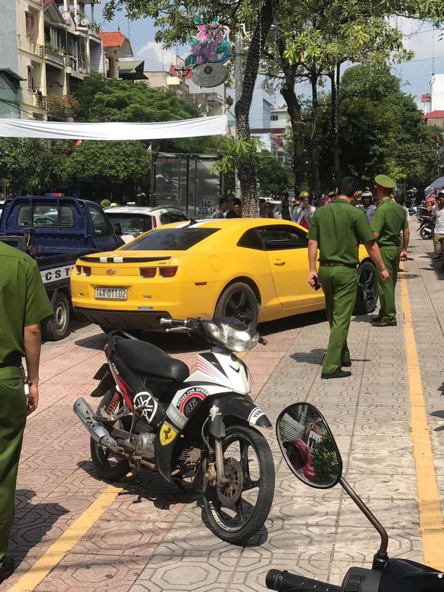 Cảnh sát dùng súng đập vỡ kính, truy đuổi 'siêu xe' như phim hành động tại Quảng Ninh