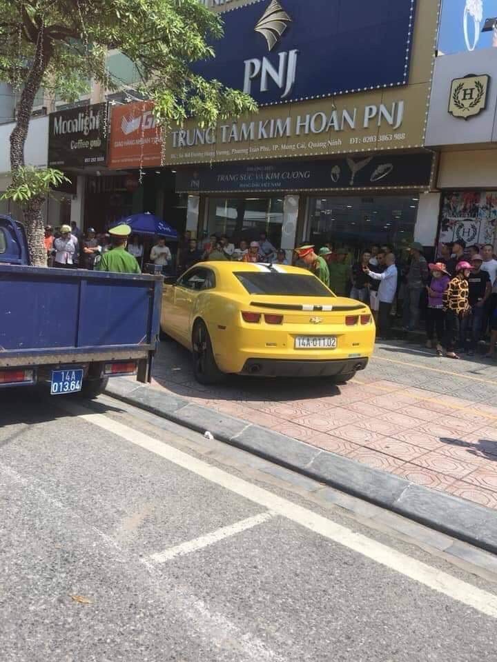 Cảnh sát dùng súng đập vỡ kính, truy đuổi 'siêu xe' như phim hành động tại Quảng Ninh